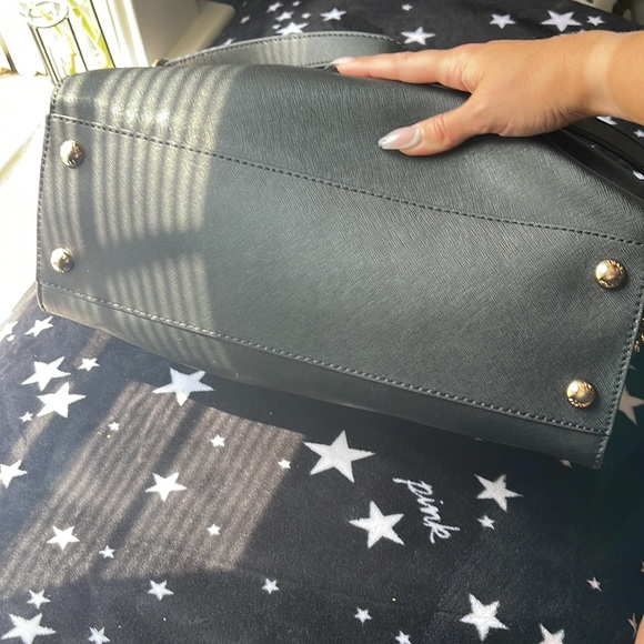 MK Hamilton - Picture 3 of 3